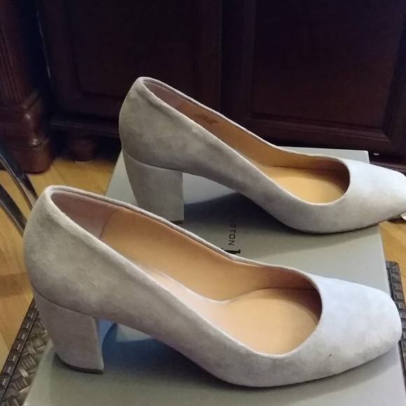 New Beautiful Halston gray suede heels - Picture 7 of 10